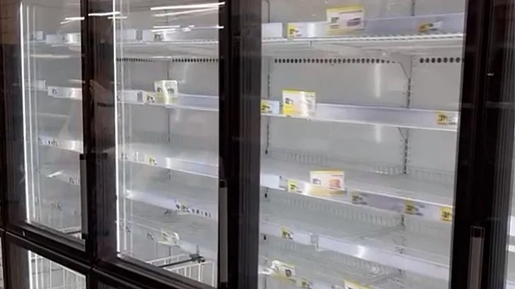 מתנפלים על הסופרים חרבות ברזל