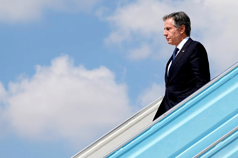 מזכיר המדינה בלינקן יורד מהמטוס בנתב"ג