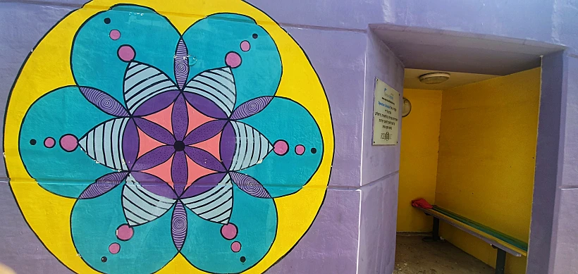 מיגונית באחד מקיבוצי עוטף עזה