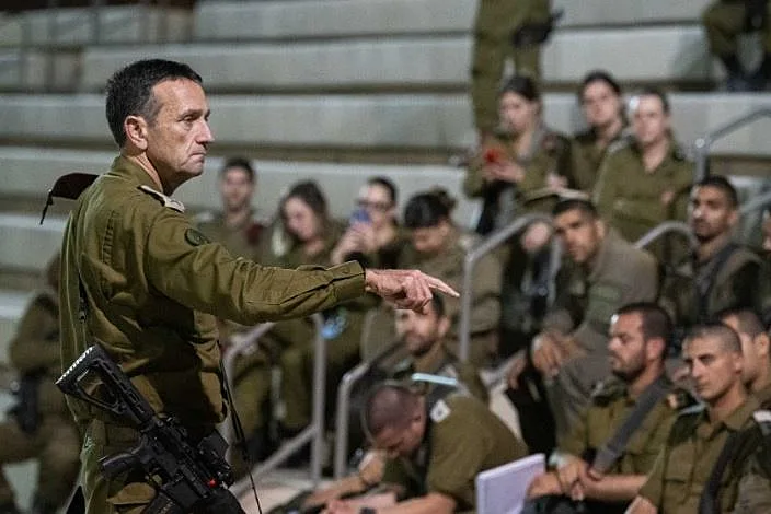 הרמטכ"ל בשיחה עם מפקדי גולני