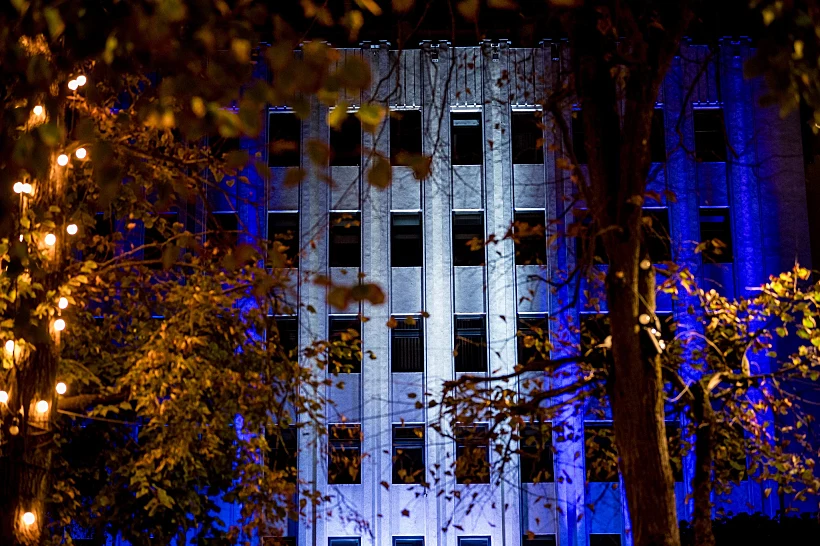 בניין בקובנה בצבעי דגל ישראל