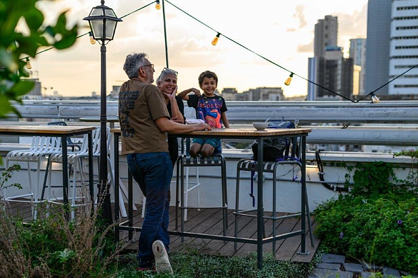 אברהם הוסטל