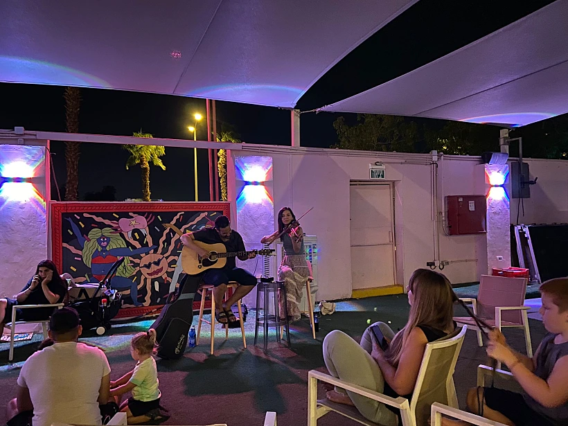 אברהם הוסטל