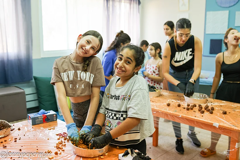 פעילות לילדים במוקד הסיוע במושב פארן