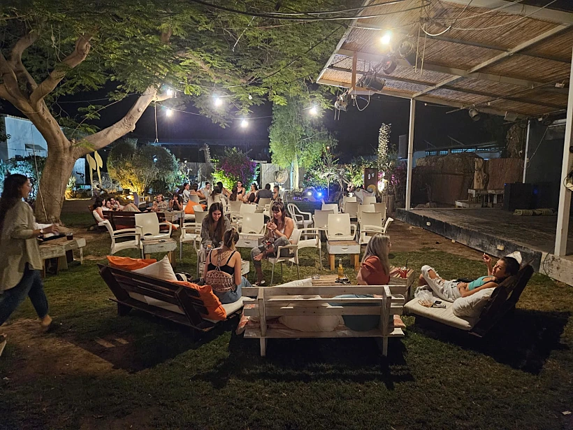 "בר המכוורת", אתר הבילוי המרכזי של תושבי הערבה