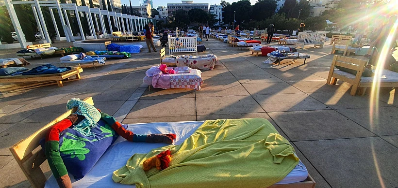 המיטות הריקות בכיכר הבימה