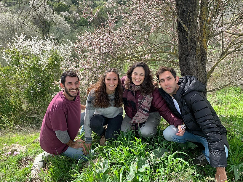 ירדן רומן עם שלושת אחיה