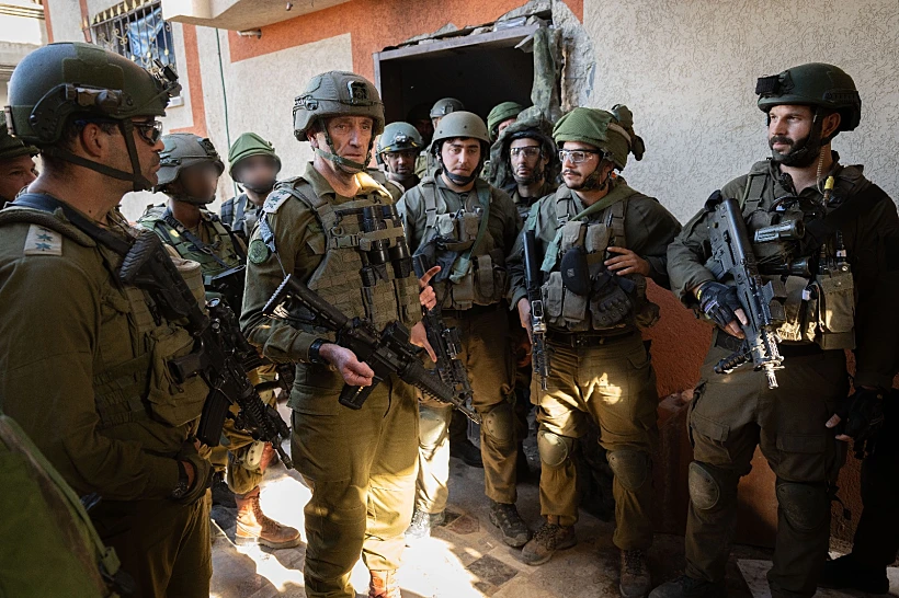 הרמטכ״ל הרצי הלוי עם לוחמי מילואים ברצועת עזה