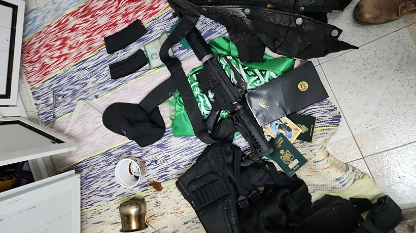 אמצעי הלחימה שאותרו בדירתו של המחבל אסאמה בני פדל