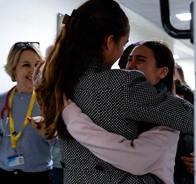 סהר מתאחדת עם משפחתה