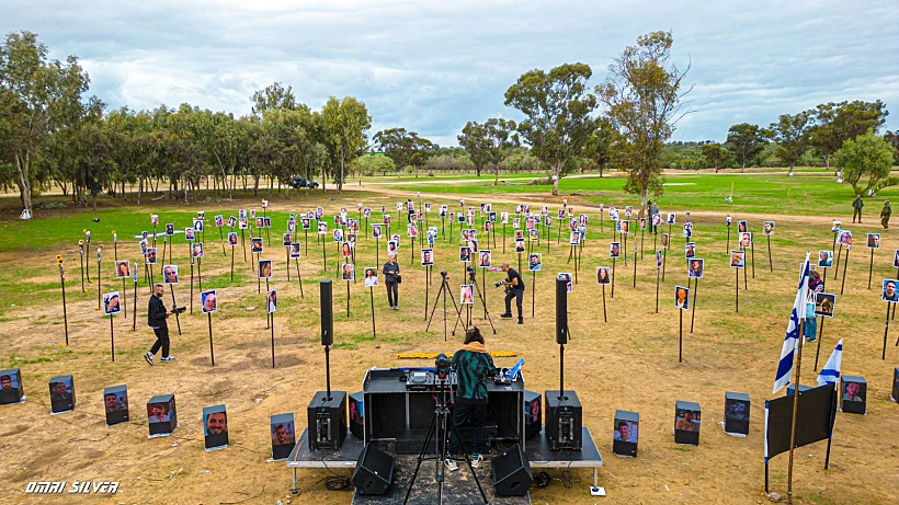 המיצג לזכר נרצחי המסיבה ברעים