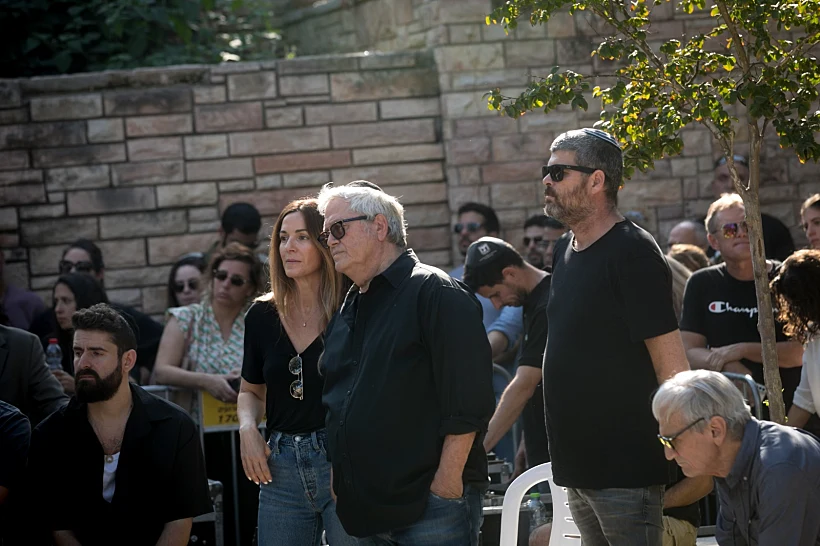 שלמה ארצי בהלווייתו של אל״מ אסף חממי