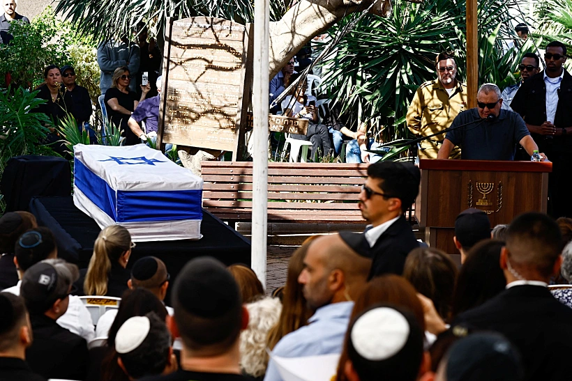 גדי איזנקוט מספיד את בנו גל