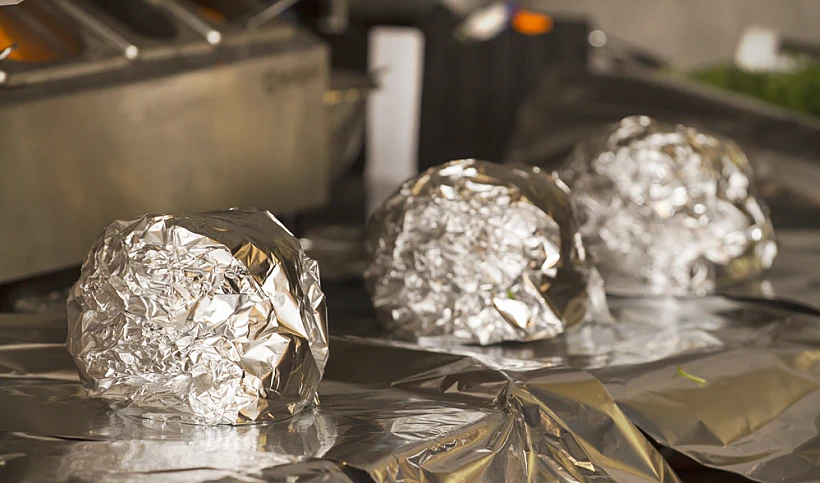 סופגניות עטופות בנייר כסף