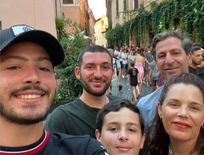 איתי חן ומשפחתו