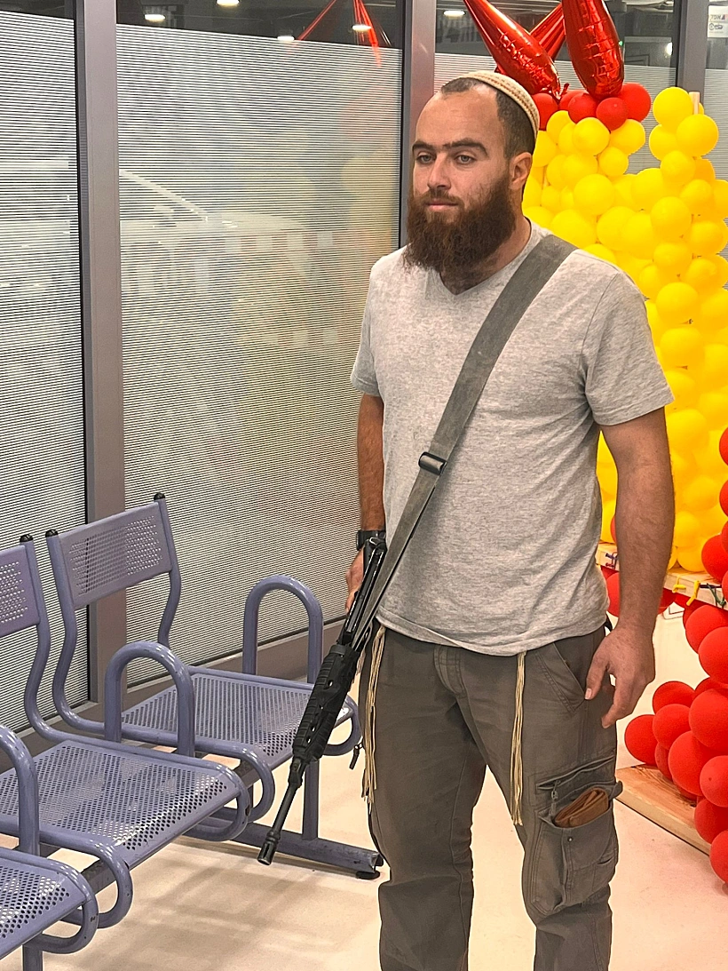 ישי, ירה לעבר המחבל שפצע את אשתו בפיגוע בבנימין