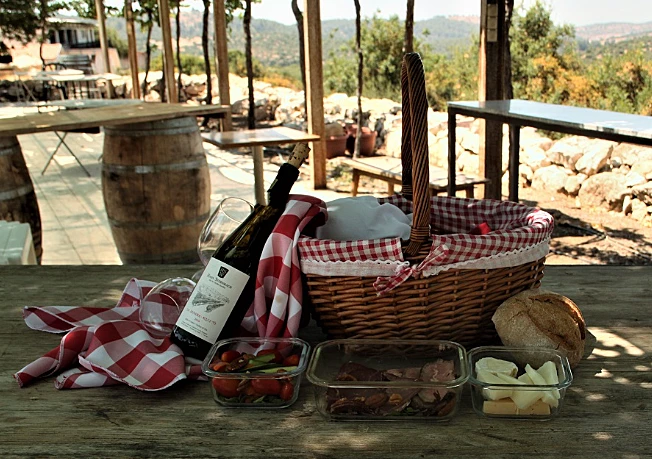 סלסלת פיקניק ממשק יין הנס שטרנבך