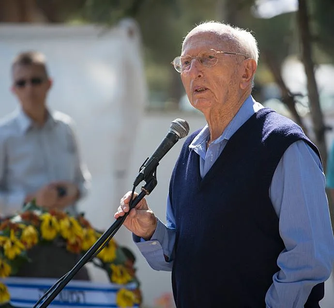 צבי זמיר באזכרה לראש הממשלה לשעבר יצחק רבין, ב-2016