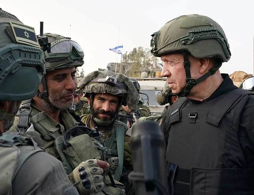 השר גלנט עם הלוחמים ברצועת עזה