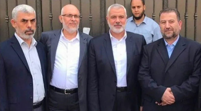 אל-עארורי (ראשון מימין) יחד עם הנייה וסינוואר