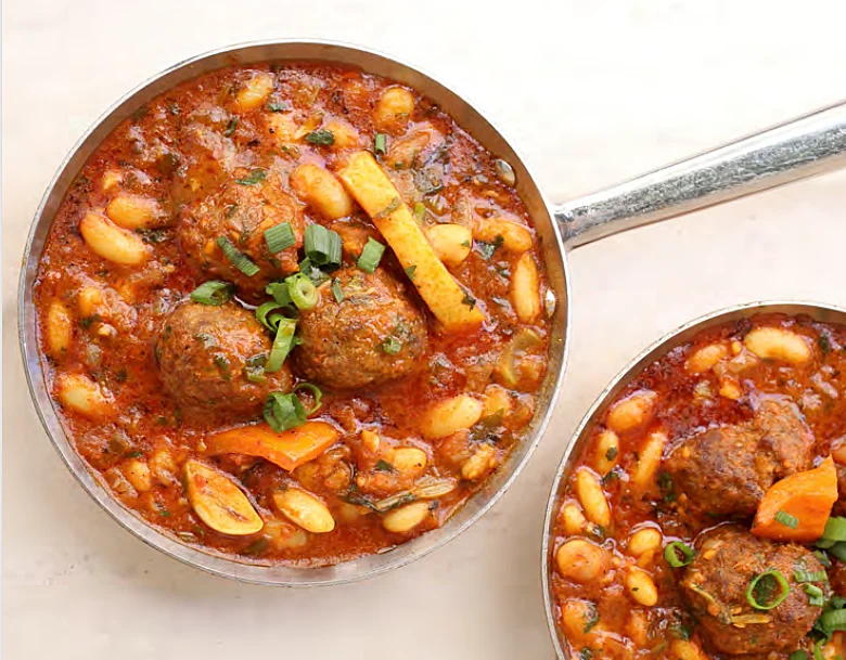 תבשיל שעועית עם קציצות מרגז של אבי לוי