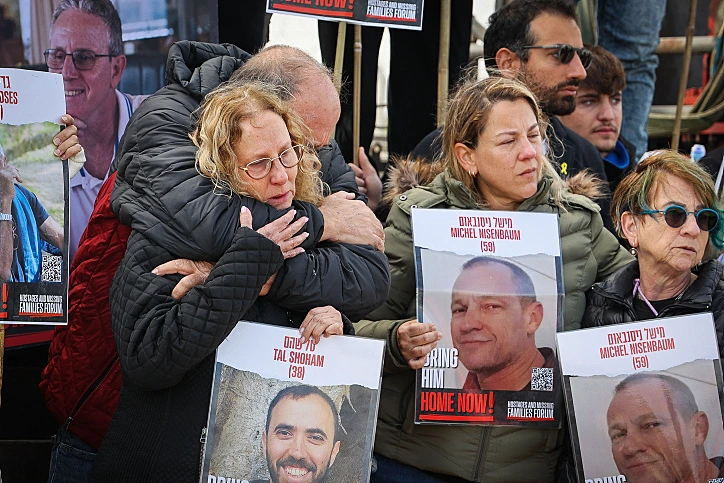 משפחות החטופים מפגינות בגדר הגבול