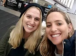 דורון שטיינברכר יחד עם אחותה ימית