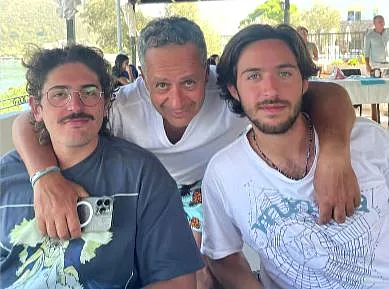 עומר שם טוב ומשפחתו