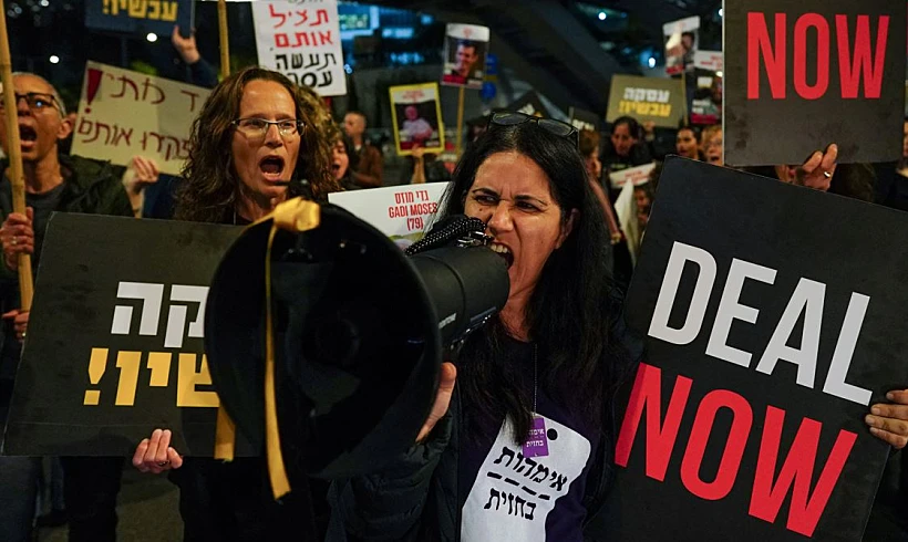 משפחות החטופים מפגינות בת"א