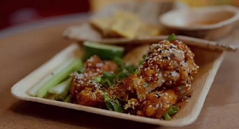 כנפיים ברוטב ריבת אפרסים, צ'יפס פלטין ודיפ צ'יפוטלה