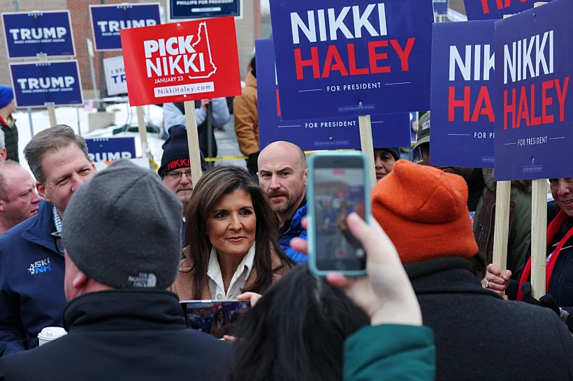 ניקי היילי עם תומכיה, הבוקר