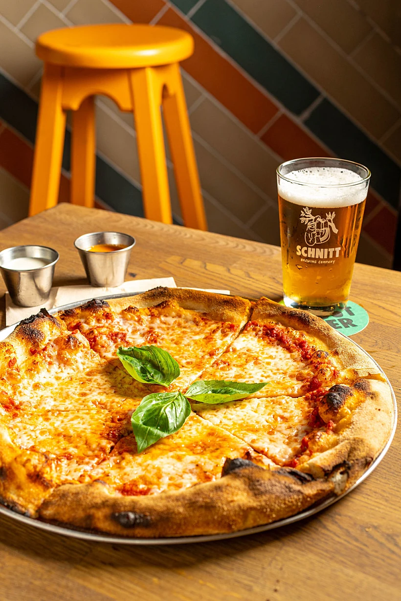 שניט קראפט פיצה ובירה