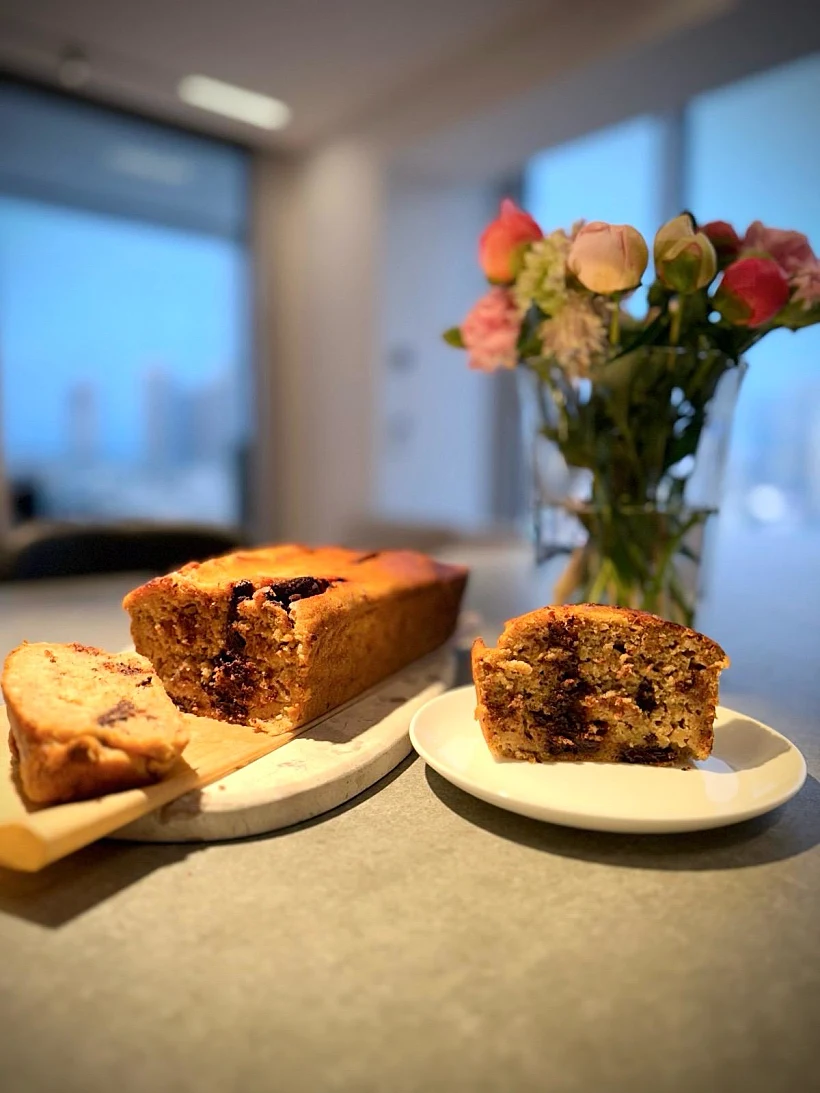 עוגת חמאת בוטנים ובננה טבעונית