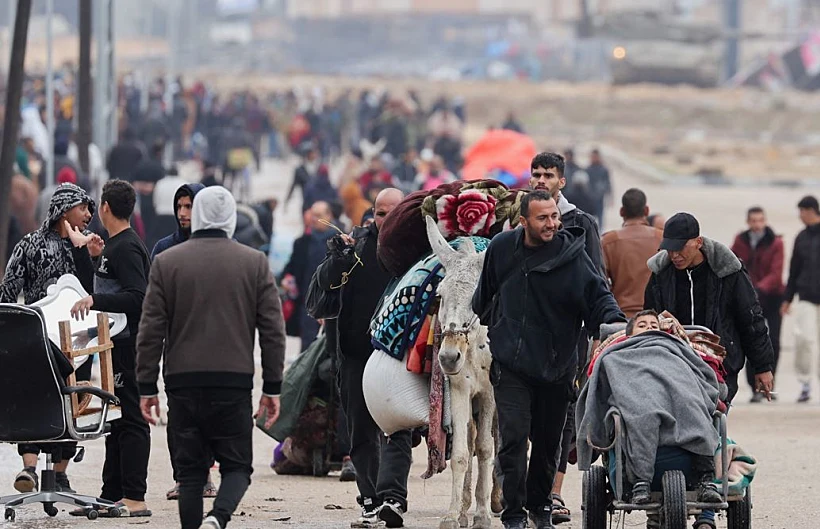 תושבי עזה עוזבים את ח'אן יונס