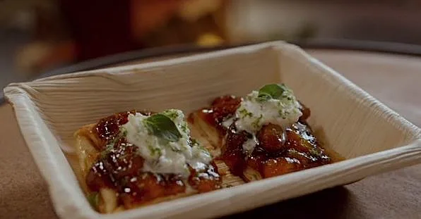 קאהי משמשים מקורמלים וקרם פרש לימוני