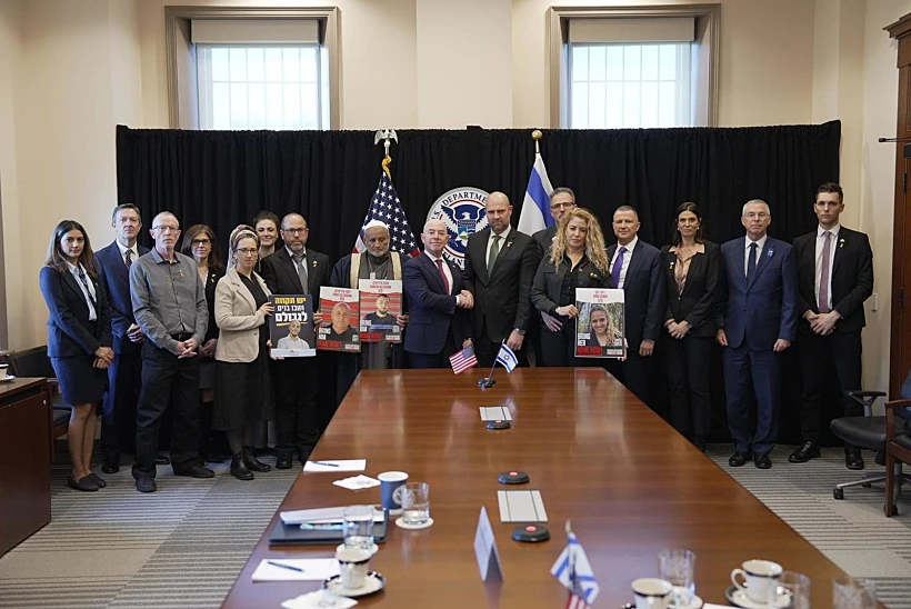 פגישת אוחנה עם משפחות החטופים והמזכיר לבט"ל אלחנדרו מיורקס ארה"ב חרבות ברזל