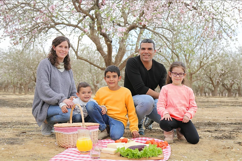 פיקניק פריחת השקדיות בחבל יתיר