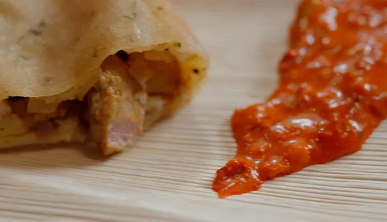 בוריק מעורב ירושלמי לצד סלטון