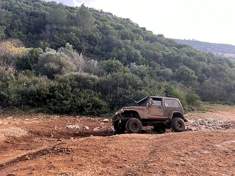 עין  מג'נונה, המוכר גם בשמו 'עין יפעם'