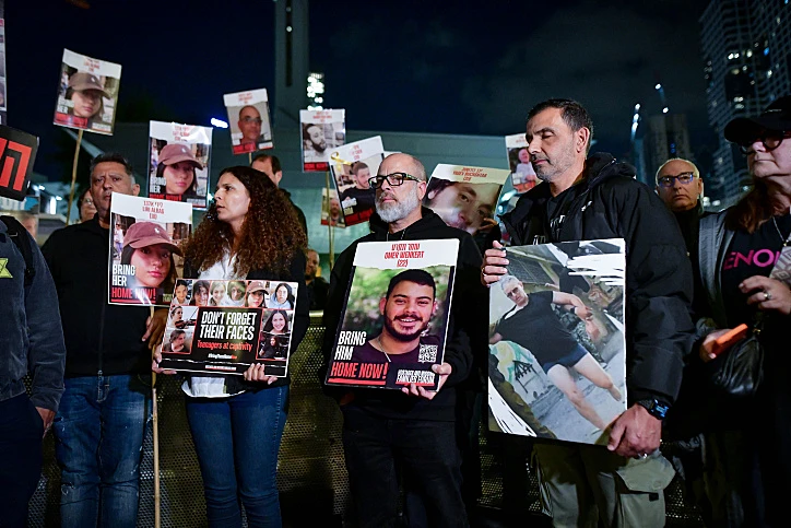 הפגנת משפחות החטופים מחוץ לבסיס הקריה בתל אביב מלחמת חרבות ברזל