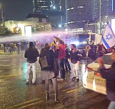 עימותים ועצורים בהפגנה נגד הממשלה בת"א, מכת"זית הופעלה