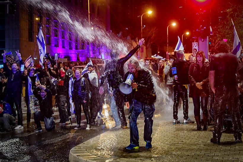 עימותים ועצורים בהפגנה נגד הממשלה בת"א, המשטרה הפעילה מכת"זית
