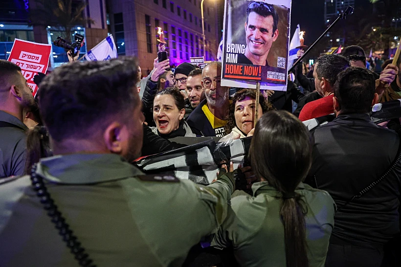 עימותים בין מפגינים לשוטרים בהפגנה נגד הממשלה בקפלן בת"א