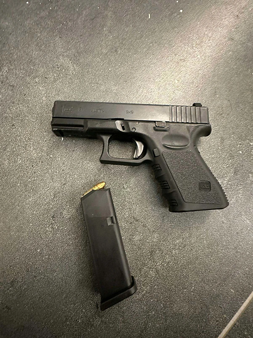 אקדח שנתפס אצל אחד החשודים