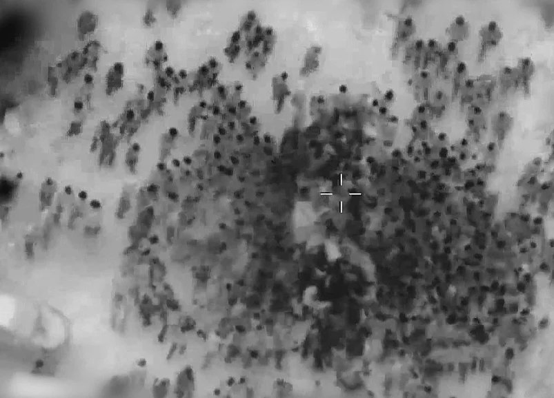 תיעוד ההתנפלות על משאיות הסיוע בעזה