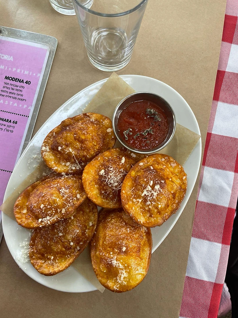 רביולי פריטי בכפרה מיו