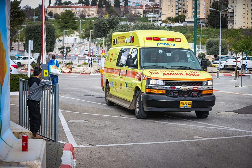 ממתינים להגעת הפצועים בבית החולים זיו בצפת