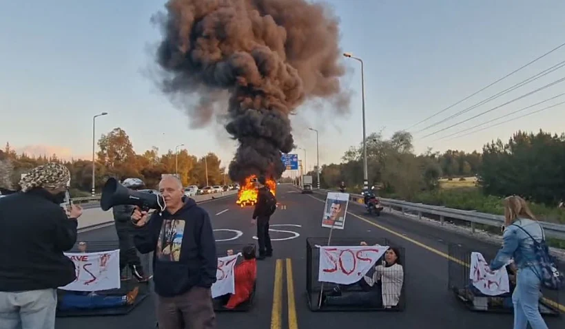 משפחות החטופים חוסמות את כביש 1