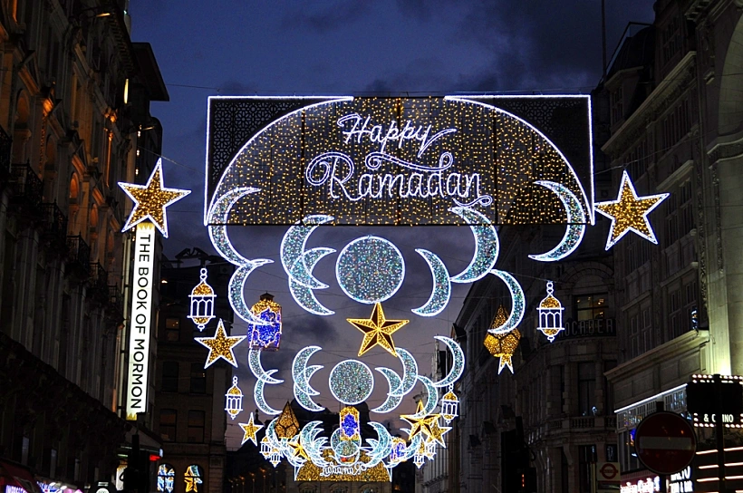 תאורה וקישוטים לרמדאן בווסט אנד בלונדון
