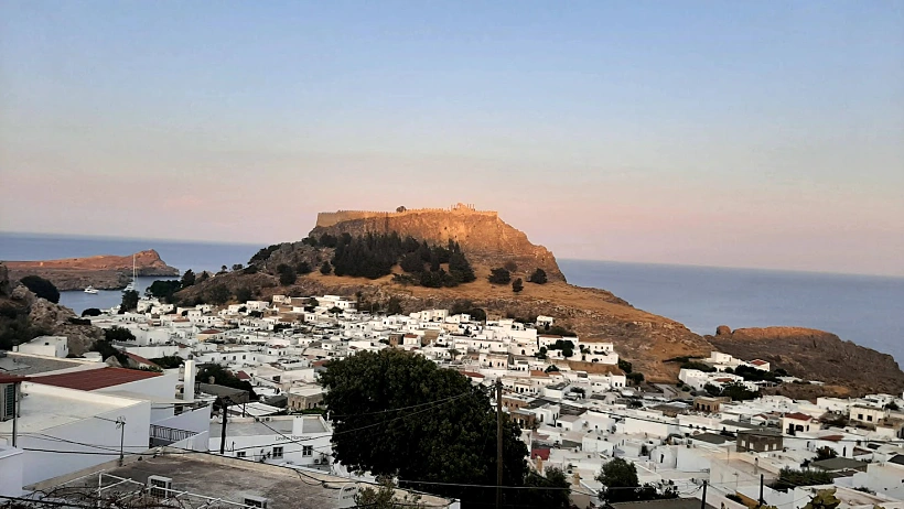 מבט על לינדוס והאקרופוליס של לינדוס רודוס